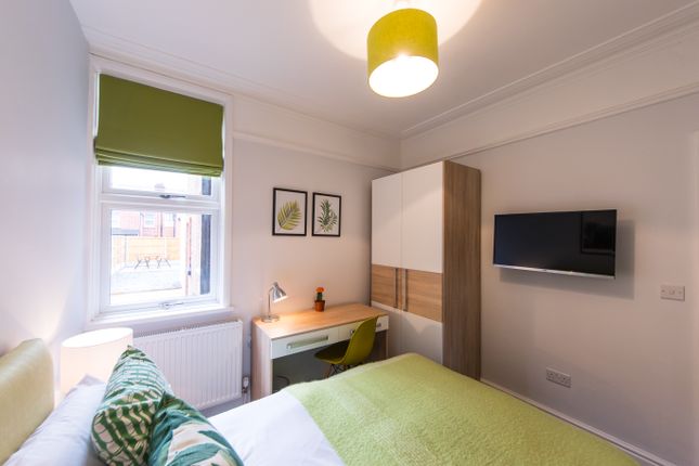 Room 2, 210, Oxford Road, Reading photo 3