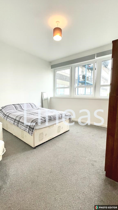 Flat to rent in Calderwood Street, Woolwich Arsenal