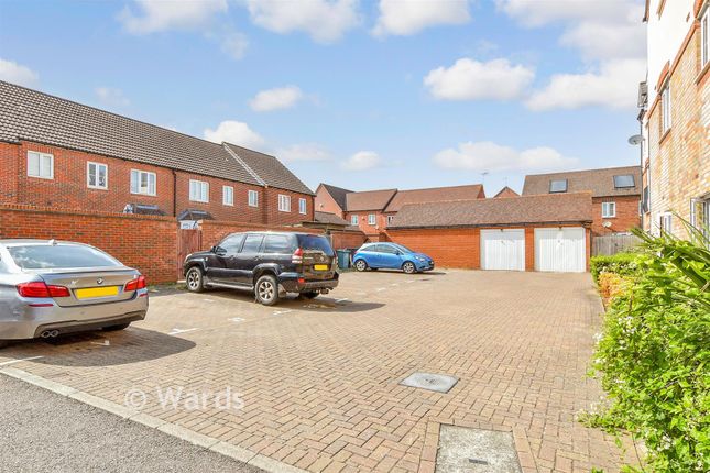 21, Abelyn Avenue, Sittingbourne photo 2