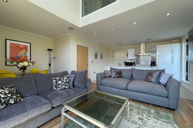 Flat 55, Horsted Court, 21 Kingscote Way photo 2