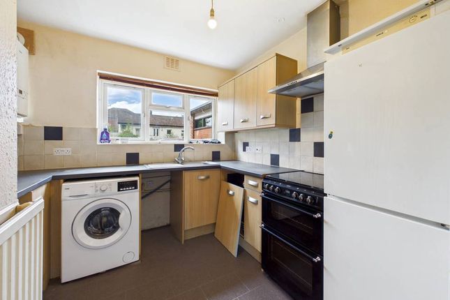 2, Windsor Close, Essex photo 2