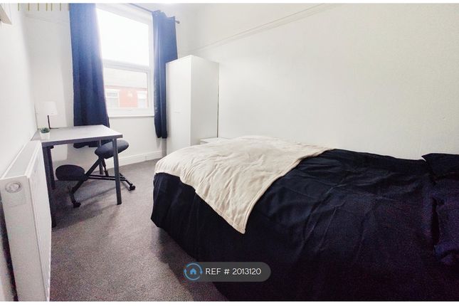 Room to rent in Lincoln Street, Wakefield