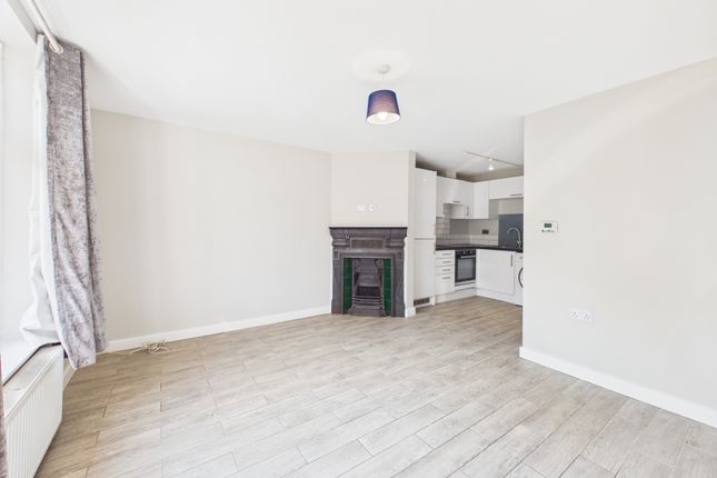 35A Rowan Avenue, High Wycombe photo 3