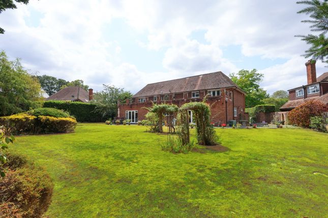 8, Cricket Way, Surrey photo 3
