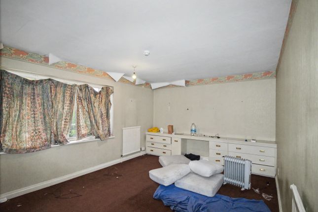 8, Chigwell photo 5