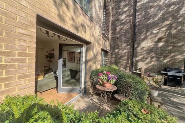 Flat 5, 53 Marischal Road, London photo 5