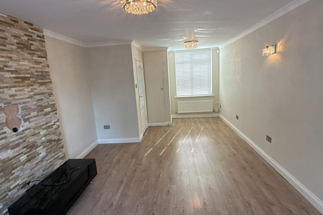 231 Little Brays, HARLOW photo 3