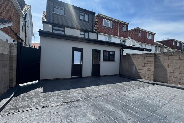 Room 3, 25 Leeds Road, Slough photo 5