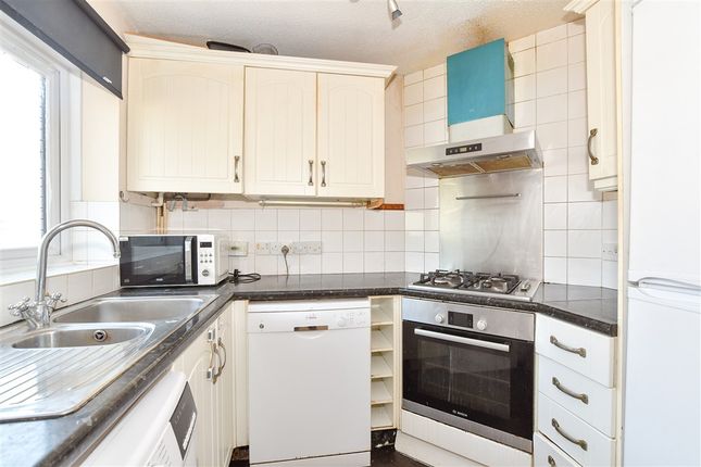 Chelmsford Close, Sutton photo 4