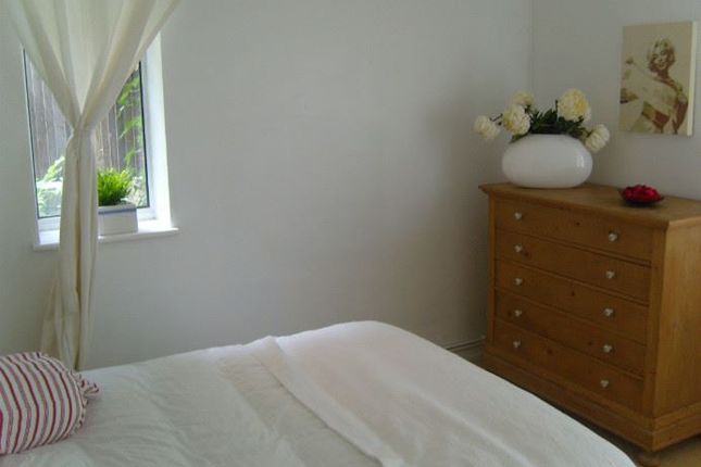 Thumbnail Flat to rent in Roma Court, St. James's Drive, London