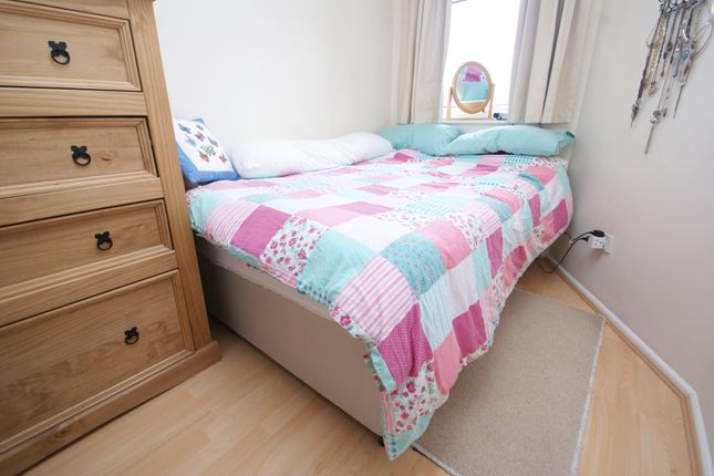 Flat 26, The Hexagon, Andover photo 4