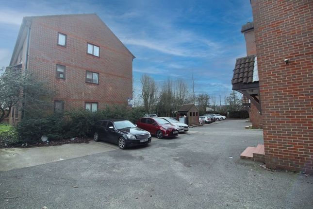 Flat for sale in Nightingale Court, Waldeck Road, Luton