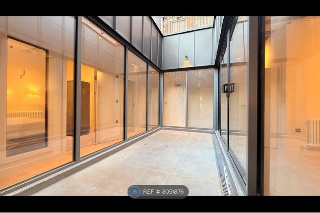 Flat, Wilks Place, London photo 2