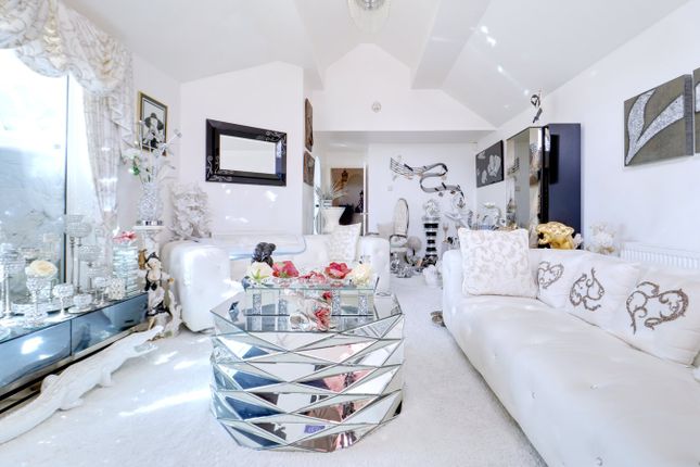 15, Birch Crescent, South Ockendon photo 4