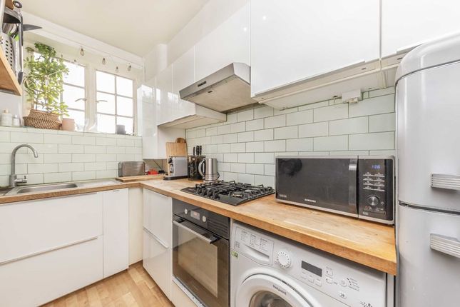 Flat for sale in Streatham Close, Leigham Court Road, London