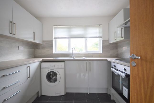 Flat to rent in Grafton Close, Whitehill, Bordon