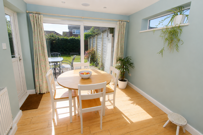 39 Meadow Road, Canterbury photo 5