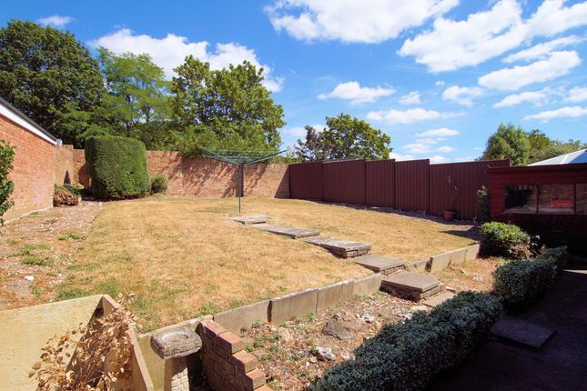 1, Merlin Gardens, Fareham photo 4