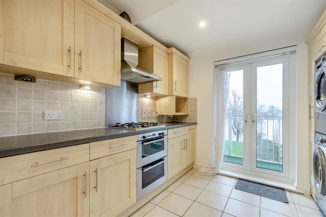 Flat 6, 82, The Lakes, Larkfield photo 4