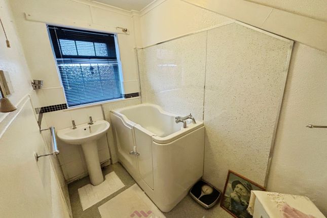 32, Crookesbroom Lane, Doncaster photo 4