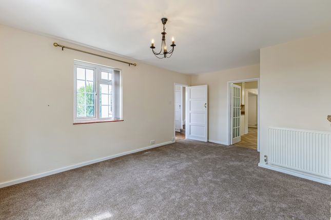 White House, Sandridgebury Lane, St. Albans photo 3