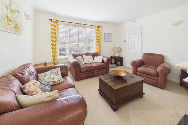 24 Buckmans Road, Crawley photo 4