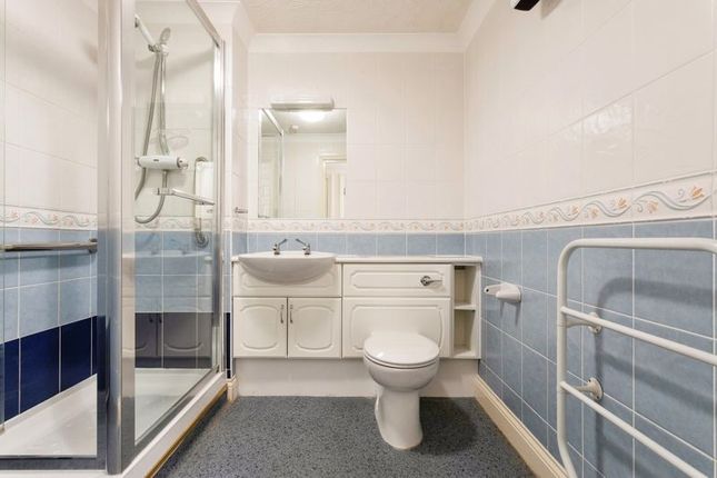 Flat for sale in Pegasus Court (Caterham), Caterham