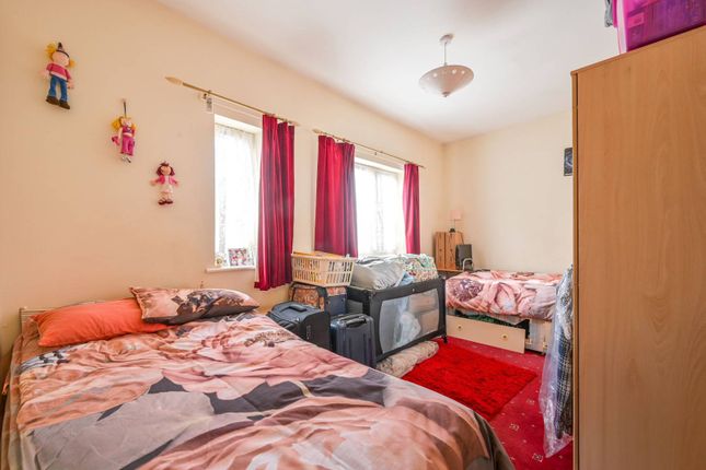 Whitethorn Street E3, Bow photo 4