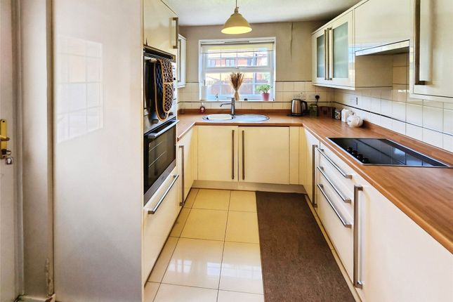 21, Marsdale Drive, Warwickshire photo 4