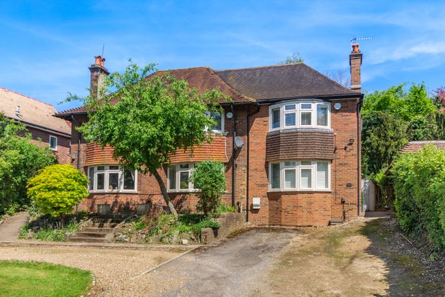 Thumbnail Detached house for sale in London Road East, Amersham