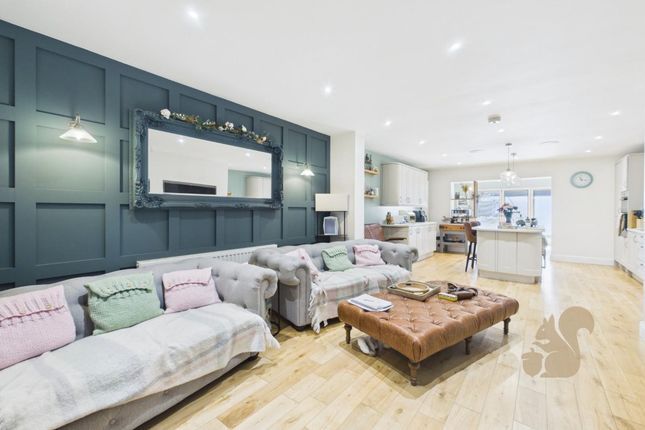 61 Frinton Road, Frinton-On-Sea photo 2