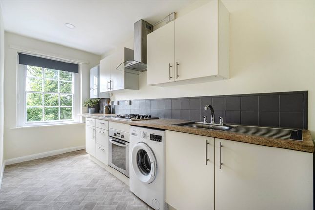 Flat 2, The Lodge,, Western Road, Devon photo 3