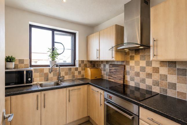 2 Yeo Court,, Strode Road, Clevedon photo 4
