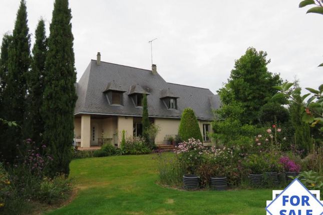 Detached house for sale in Pre-En-Pail, Pays-De-La-Loire, 53140, France