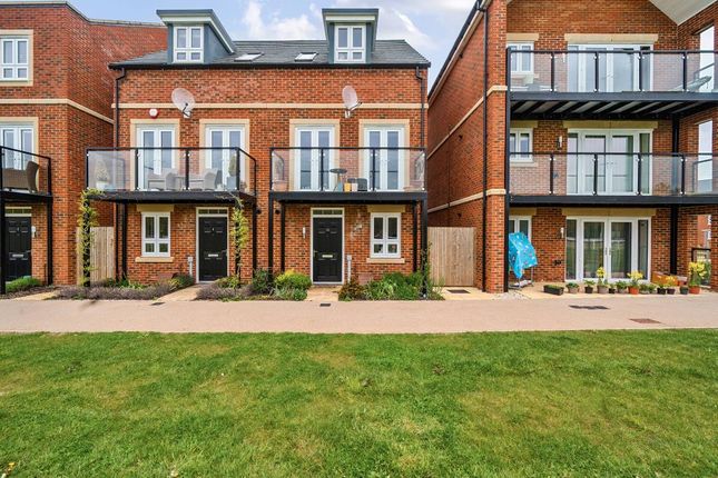 Town house for sale in Newbury, Berkshire