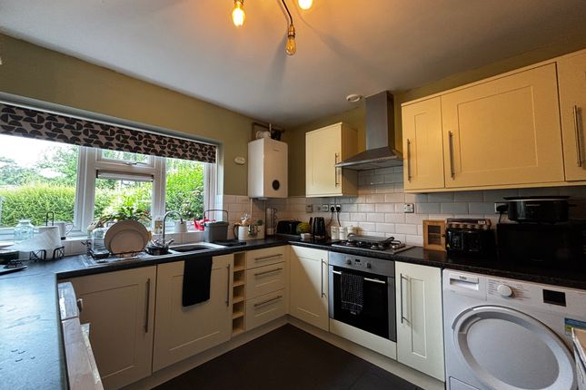 2 Highfields Approach, Dursley photo 3