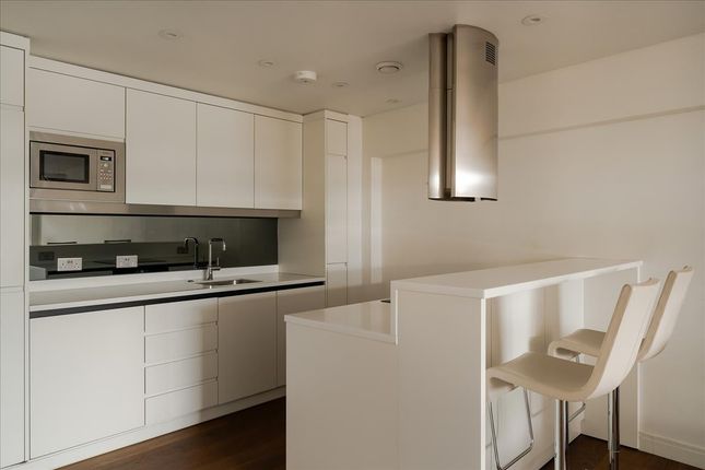 Flat for sale in Frobisher Crescent, Barbican, London