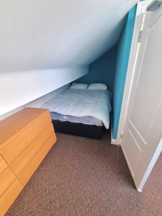 11, Hazel Grove, Salford photo 4