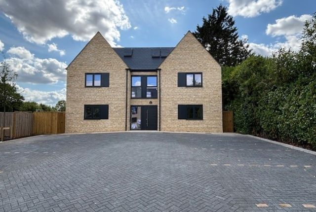 1-bed house on Flat 11, Burford Road, Carterton, £1,100/mo