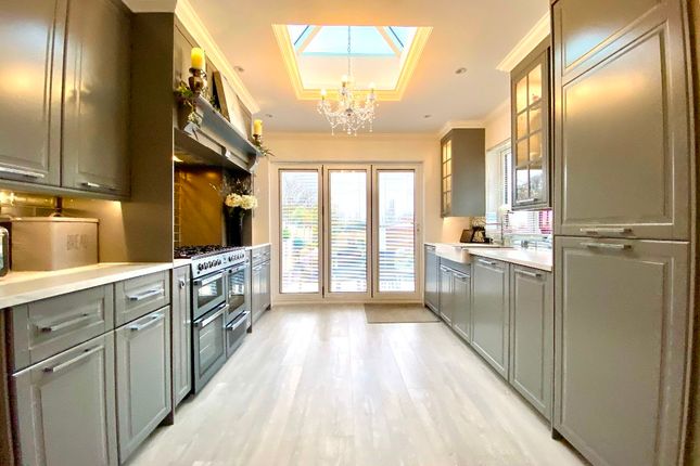 104 Shepherds Hill, Romford photo 2