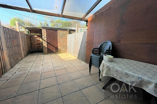 17 Stonebridge Road, London photo 4