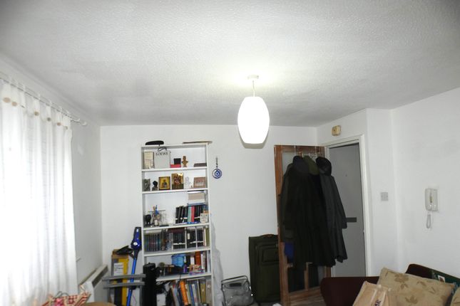 Flat 14c Chiswell Court, Sandown Road, Watford photo 5