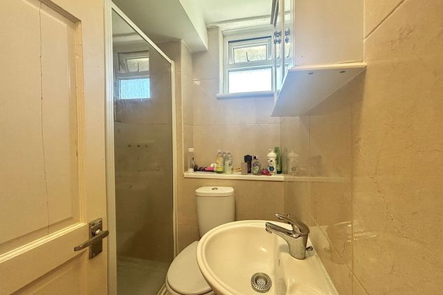 148, Dowdeswell Close, London photo 4