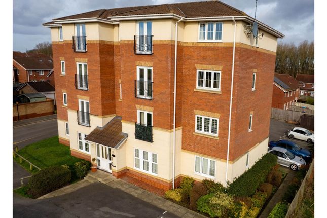 Flat for sale in 32 Ladybower Way, Hull