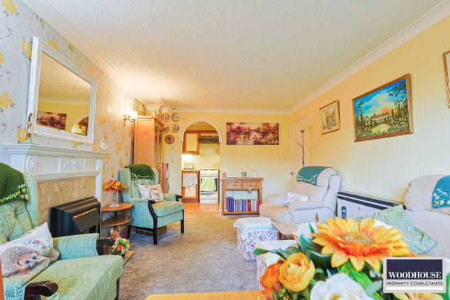 Flat 2 Edwards Court, Turners Hill, Cheshunt photo 4