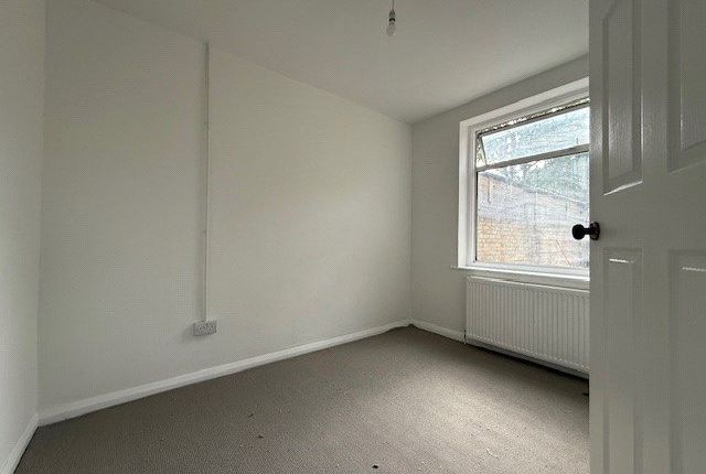 22, St Stephens Road, London photo 4