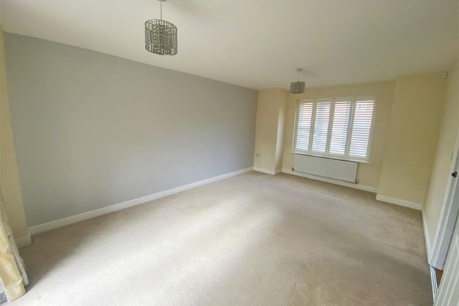 2, Highgrove Crescent, Polegate photo 3