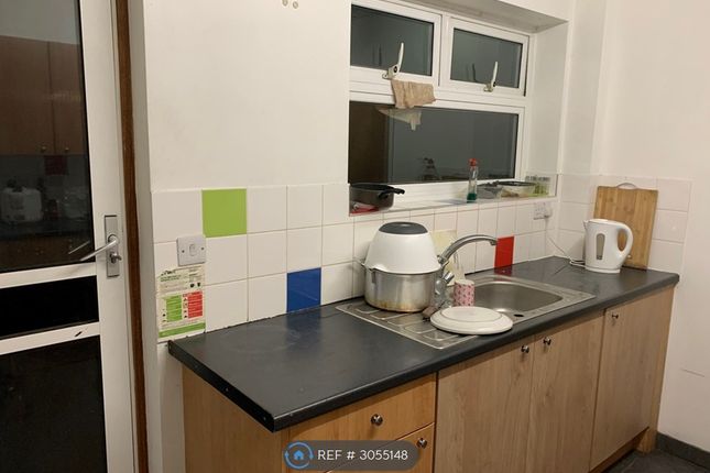 Saxon Avenue, Feltham photo 4