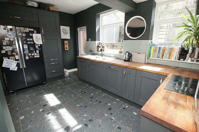 12 Kilnhurst Mount, Todmorden photo 2