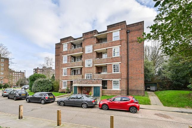 Flat to rent in Montgomery House, Hillcrest, Hillgate Village, London